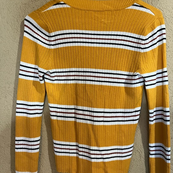 Long sleeve button up, blouse, size medium - Picture 2 of 3